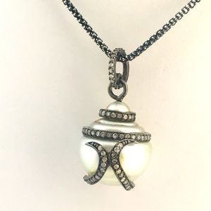 Diamond South Sea white pearl pendant w/chain